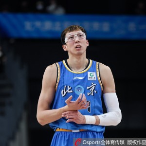 九游j9官网-杨鸣：周琦今天防守沉退被奎因一直针对 现代篮球不能有明显短板